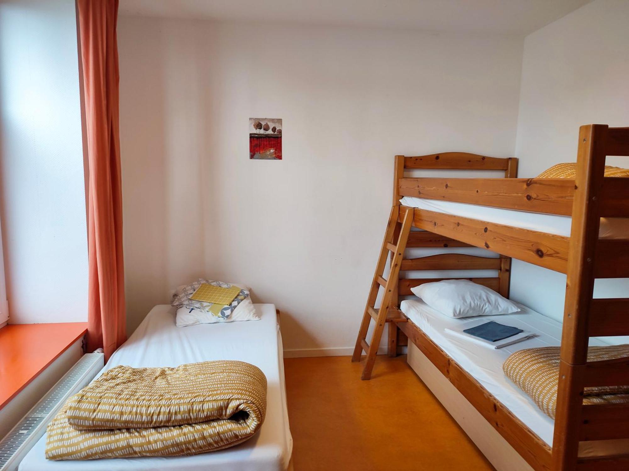 Le Fagotin - Youth Hostel Стумон Экстерьер фото